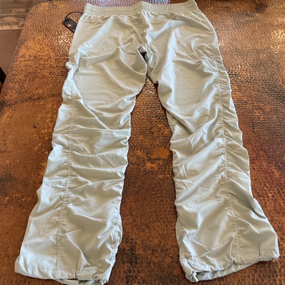 Kyodan Lightweight Activewear Ruched Pants. Light grey. Size XL - Picture 5 of 8